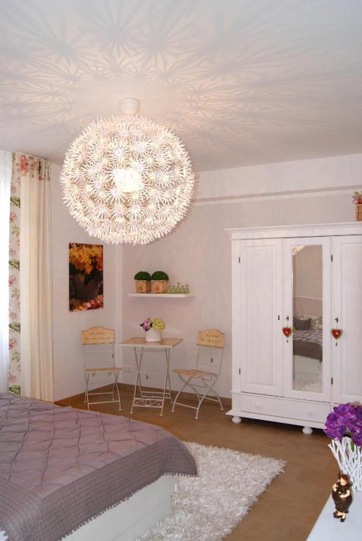 Apartment Romantik Flair Prerow Rom bilde